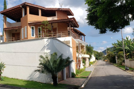 Casa à venda com 3 quartos, sendo 1 suíte, em Jardim das Flores, Atibaia, SP