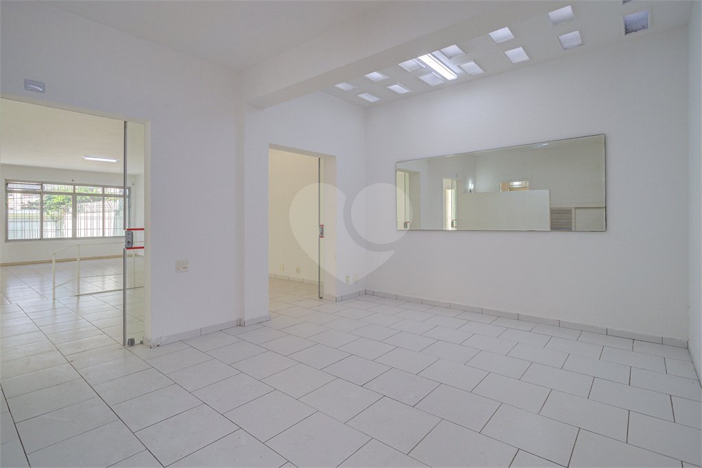 Sobrado à venda com 4 quartos, sendo 2 suítes,  em Brooklin, São Paulo, SP