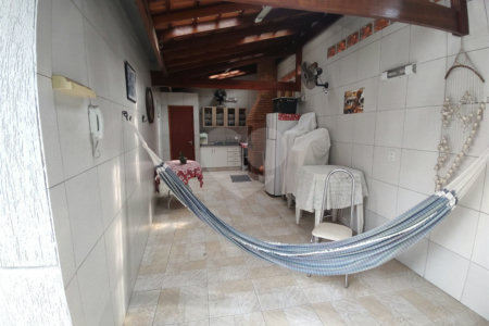 Casa à venda com 2 suítes no condomínio Morada das Hortênsias, São Paulo - SP