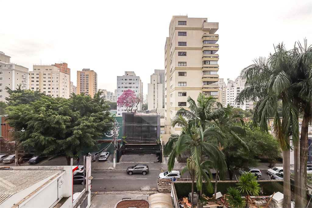 Apartamento à venda com 4 quartos, sendo 2 suítes, em Moema, São Paulo, SP