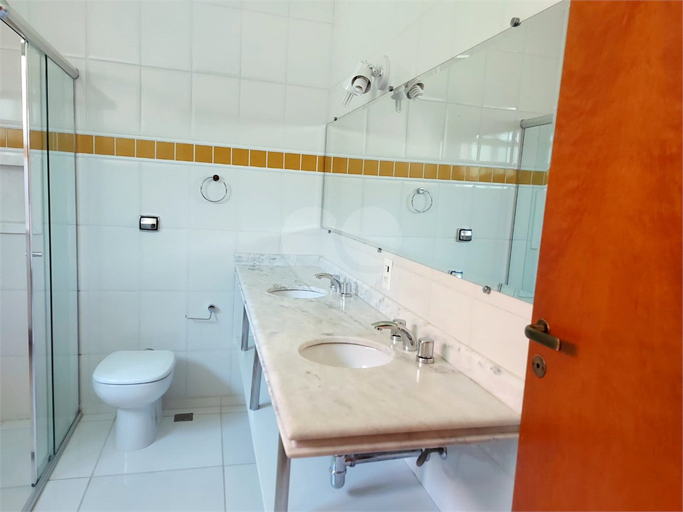 Casa charmosa e elegante localizada no deslumbrante Condomínio Villagio Capriccio Louveira SP
