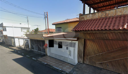 Sobrado à venda com 3 quartos no Centro, Poá, SP