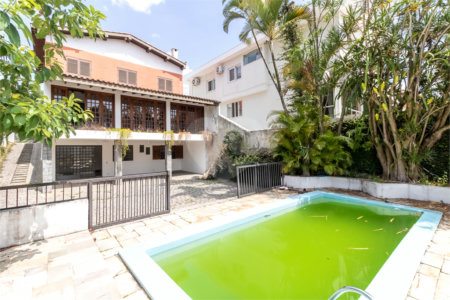 Sobrado à venda com 5 quartos, sendo 3 suítes, em Alto da Boa Vista, São Paulo, SP