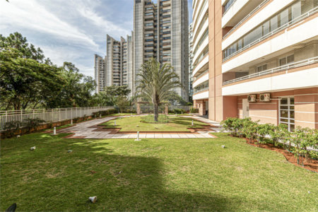 Apartamento à venda com 4 quartos, sendo 3 suítes,  em Real Parque, São Paulo, SP