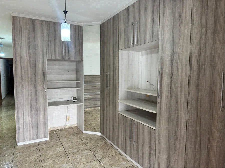 Sobrado à venda ou para alugar com 3 suítes em Vila Sônia, São Paulo, SP