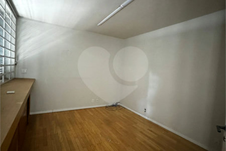 Casa à venda ou para alugar com 4 quartos, sendo 2 suítes,  em Vila Andrade, São Paulo, SP