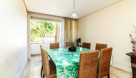 Casa à venda com 4 quartos, sendo 2 suítes, no condomínio Domus, São Paulo - SP
