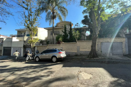 Casa à venda com 4 quartos, sendo 1 suíte, em Jardim Colombo, São Paulo, SP