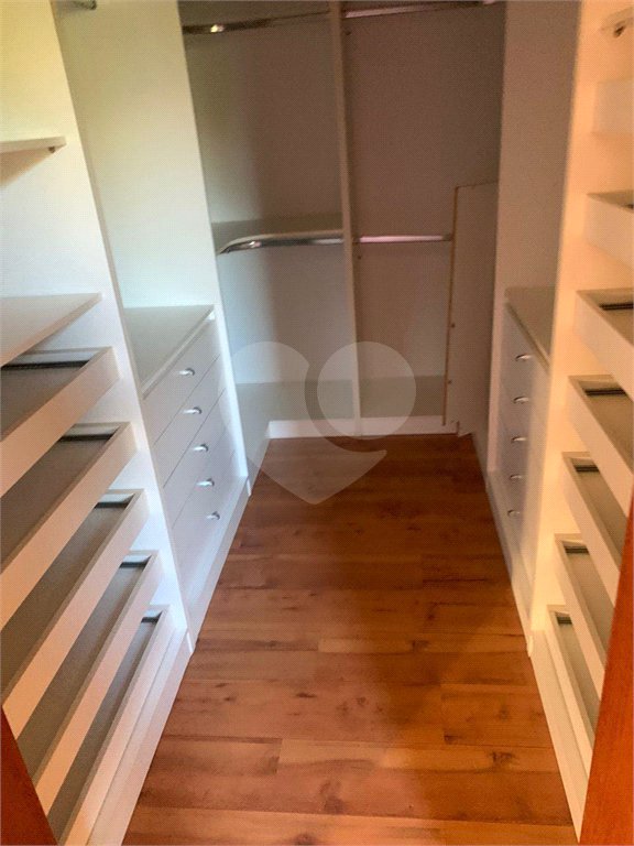 Casa à venda ou para alugar com 4 quartos, sendo 2 suítes, no condomínio Tereza Cristina, Jundiaí - SP