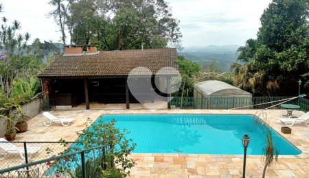 Casa à venda com 5 quartos, sendo 4 suítes,  em Roseira, Mairiporã, SP