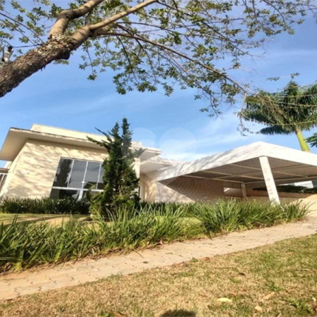 Casa à venda com 4 quartos, sendo 3 suítes, no condomínio Arco Iris, Atibaia - SP