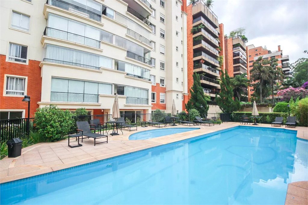 Apartamento à venda com 3 suítes em Real Parque, São Paulo, SP