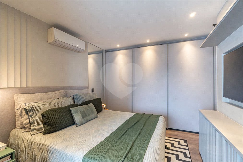 Apartamento à venda com 4 quartos, sendo 3 suítes,  em Jardim das Acácias, São Paulo, SP