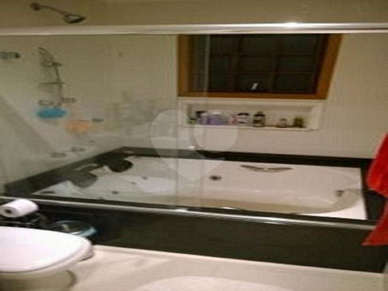 Sobrado à venda com 3 quartos, sendo 1 suíte, em Parada Inglesa, São Paulo, SP