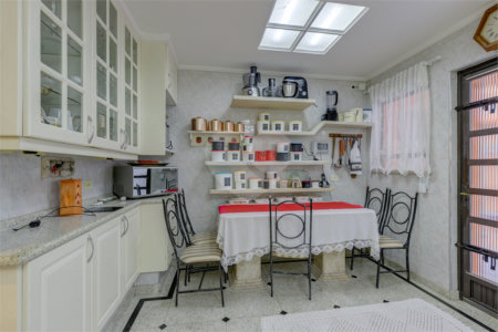 Casa Térrea à venda com 4 quartos, sendo 3 suítes, em Interlagos, São Paulo, SP
