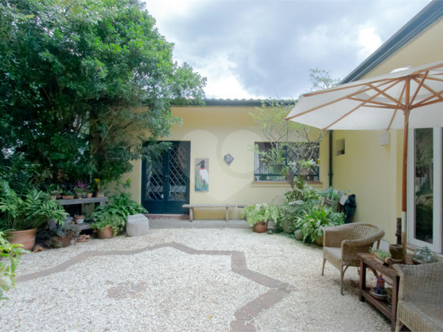 Casa à venda ou para alugar com 3 quartos, sendo 1 suíte,  em Campo Belo, São Paulo, SP
