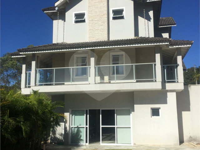 Casa à venda com 4 quartos, sendo 3 suítes,  no condomínio Suíça da Cantareira, Mairiporã - SP