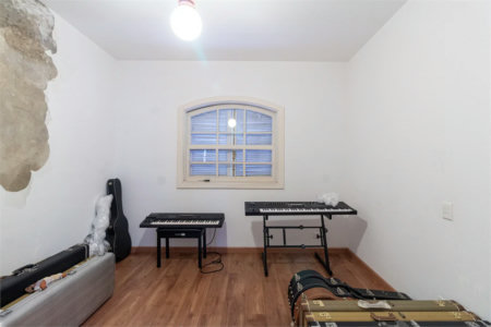 Casa à venda com 4 quartos, sendo 2 suítes, no condomínio Vila das Flores, São Paulo - SP