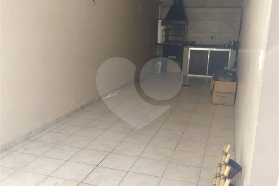 Casa à venda com 3 quartos, sendo 1 suíte, no condomínio Primavera, São Paulo - SP