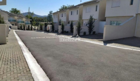 Casa à venda com 2 quartos no condomínio Residencial Manuela, Chácaras Maringá, Atibaia - SP