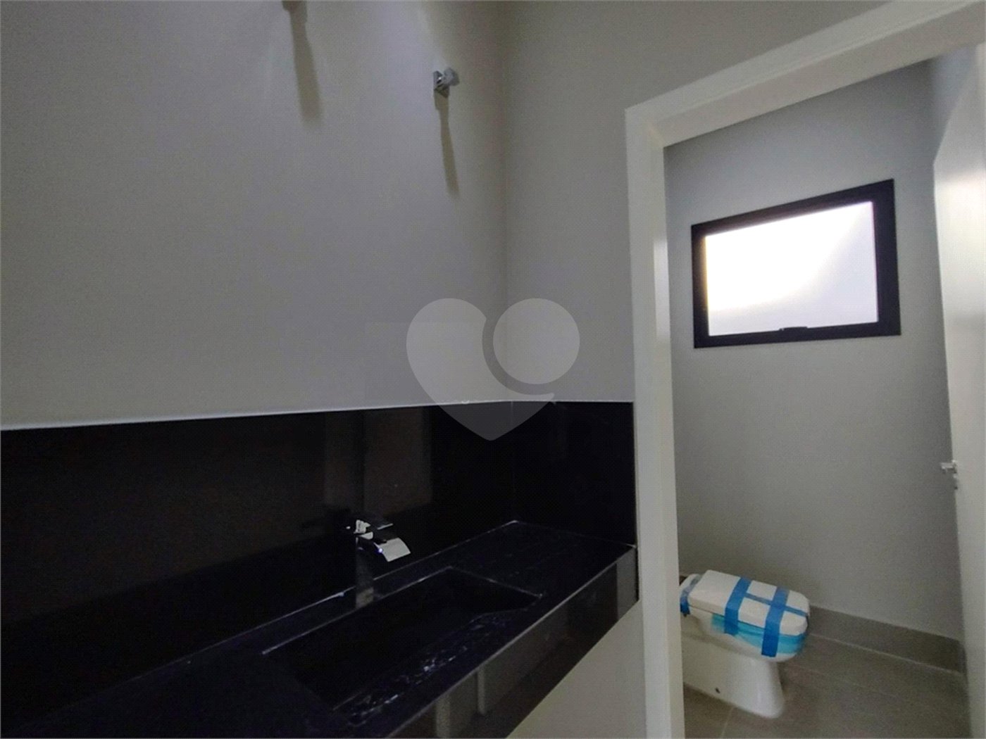 Casa à venda com 3 suítes no condomínio Vita Verdi, Valinhos - SP