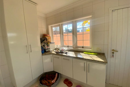 Casa à venda com 4 quartos, sendo 3 suítes, em Jardim Maia, Guarulhos, SP