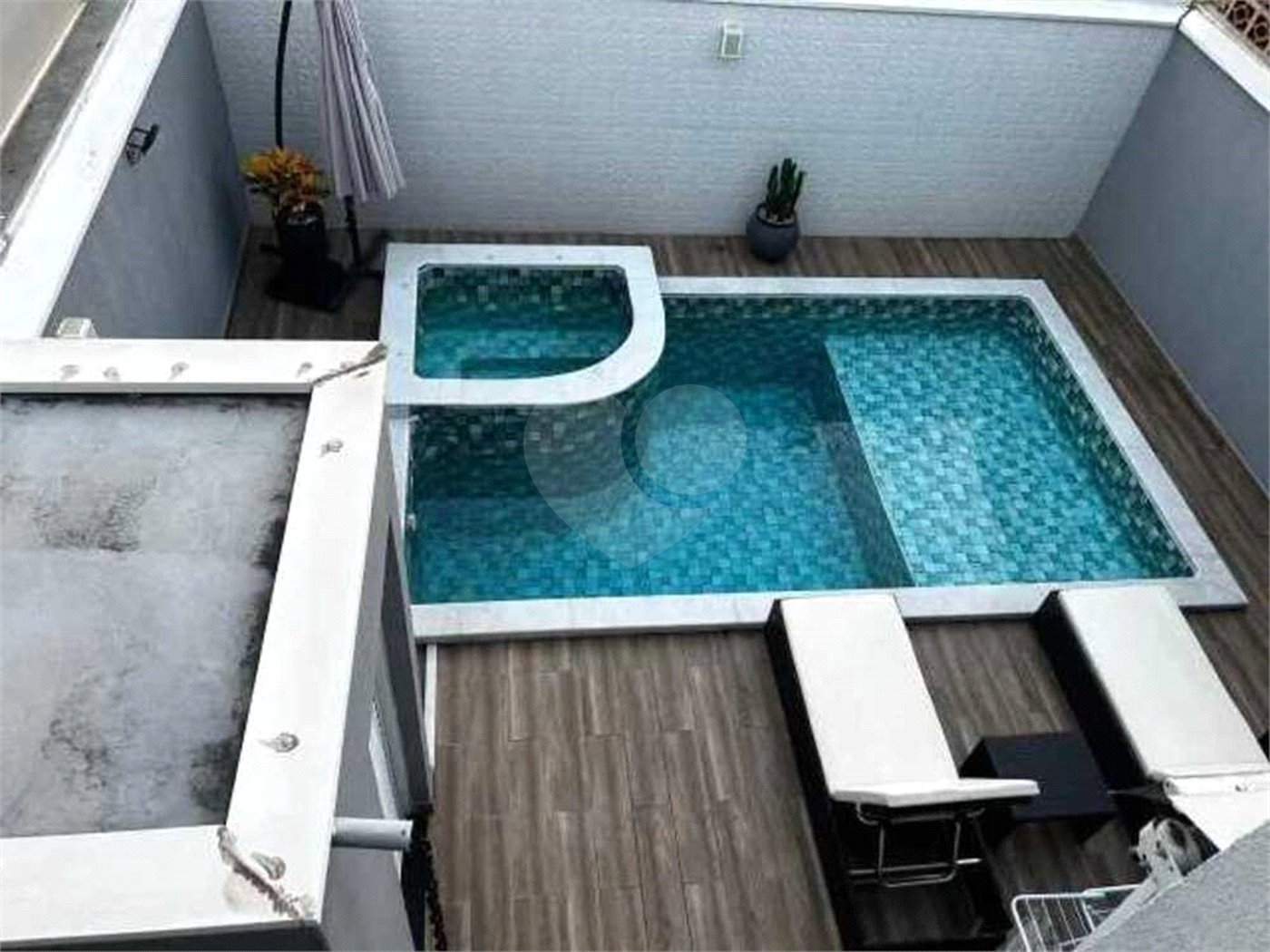 Casa à venda com 3 quartos, sendo 1 suíte, no condomínio Horto Florestal II, Sorocaba - SP