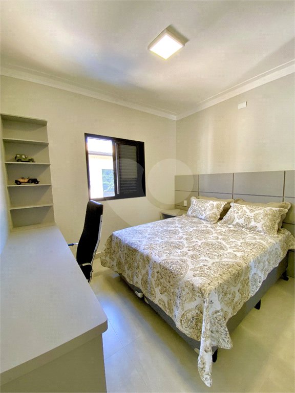 Casa à venda com 3 quartos, sendo 2 suítes, no condomínio Residencial Marchant Buarque, Atibaia - SP