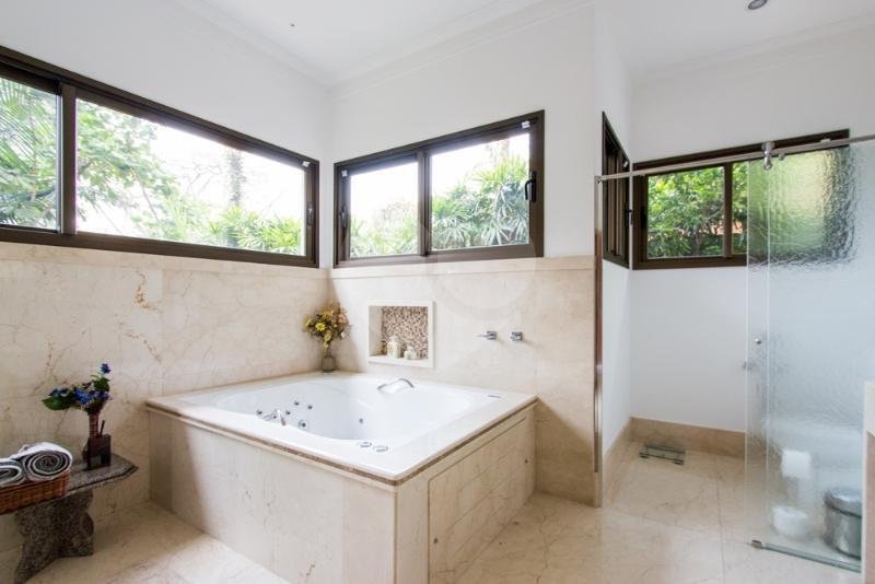 Casa Térrea à venda com 5 suítes em Jardim Marajoara, São Paulo, SP