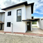 Casa à venda ou para alugar com 3 quartos, sendo 1 suíte, no condomínio Residencial Marchant Buarque, Atibaia - SP