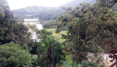 Casa à venda ou para alugar com 4 quartos, sendo 1 suíte,  no condomínio Estrada Armando Barbosa ,6300, Mairiporã - SP