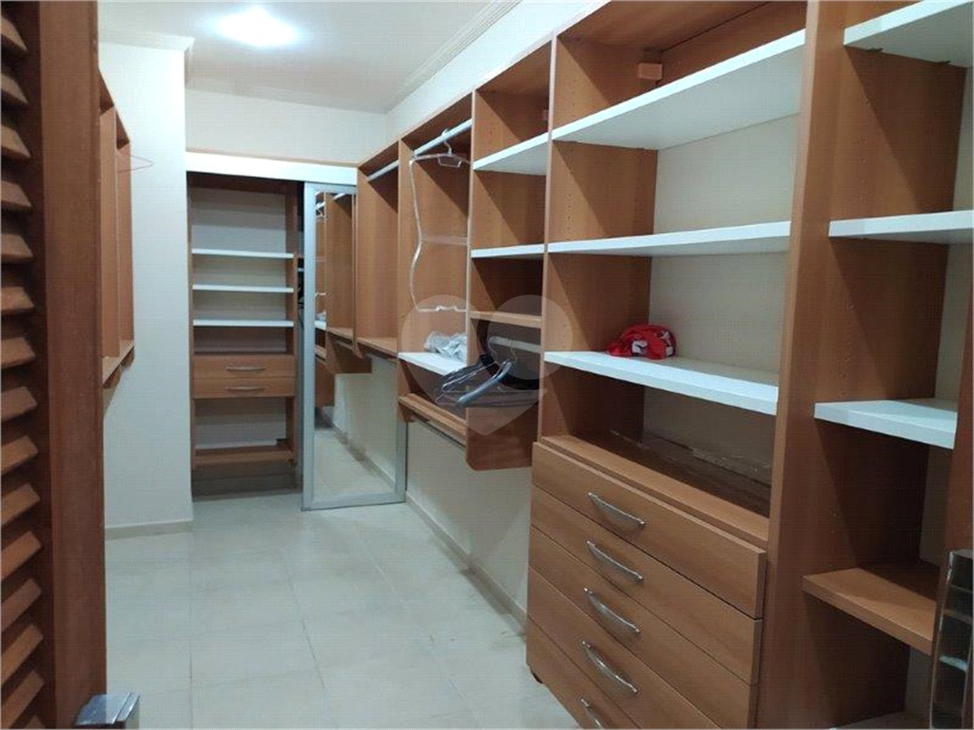 Casa à venda com 4 suítes no condomínio Parque Imperial, Mairiporã - SP