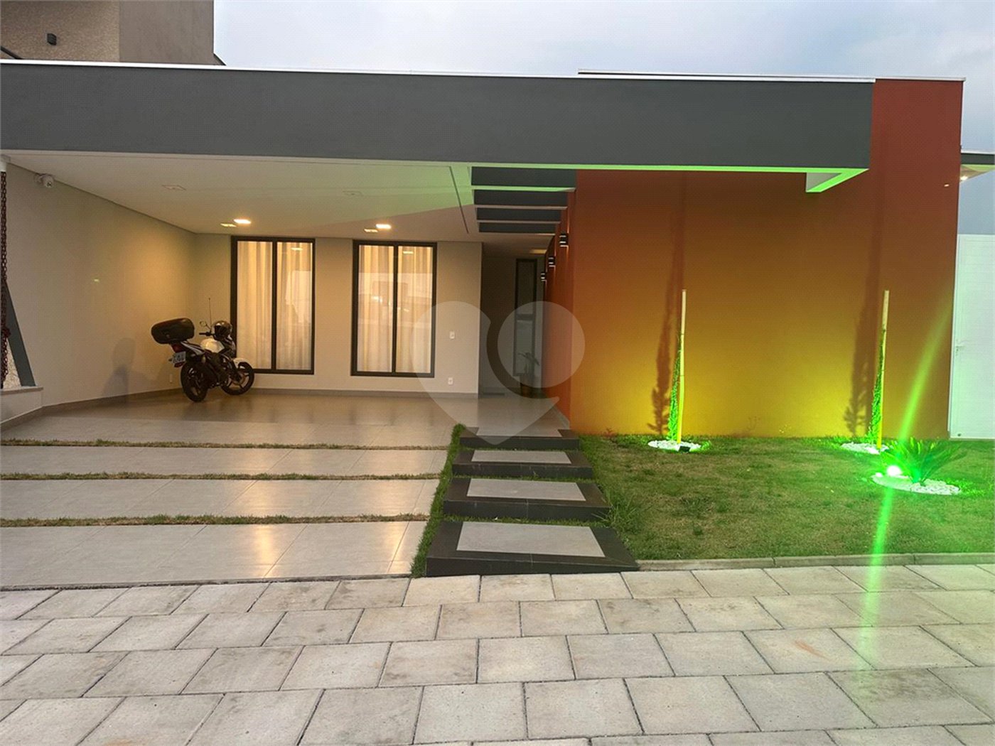 Casa à venda com 4 quartos, sendo 2 suítes, no condomínio Residencial Golden Ville, Itapetininga - SP