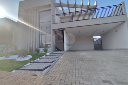 Casa à venda com 4 quartos, sendo 3 suítes,  no condomínio Residencial Golden Ville, Itapetininga - SP