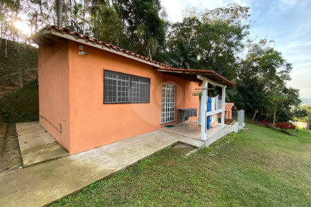 Sítio à venda com 3 quartos, sendo 1 suíte,  no Centro, Biritiba-mirim, SP