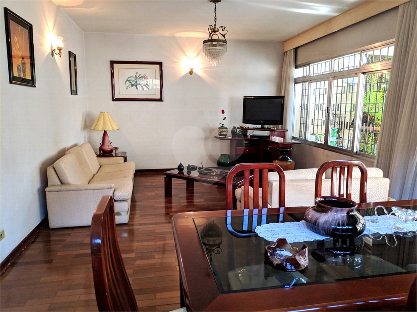 Sobrado à venda com 5 quartos, sendo 1 suíte,  em Vila Nova Conceição, São Paulo, SP