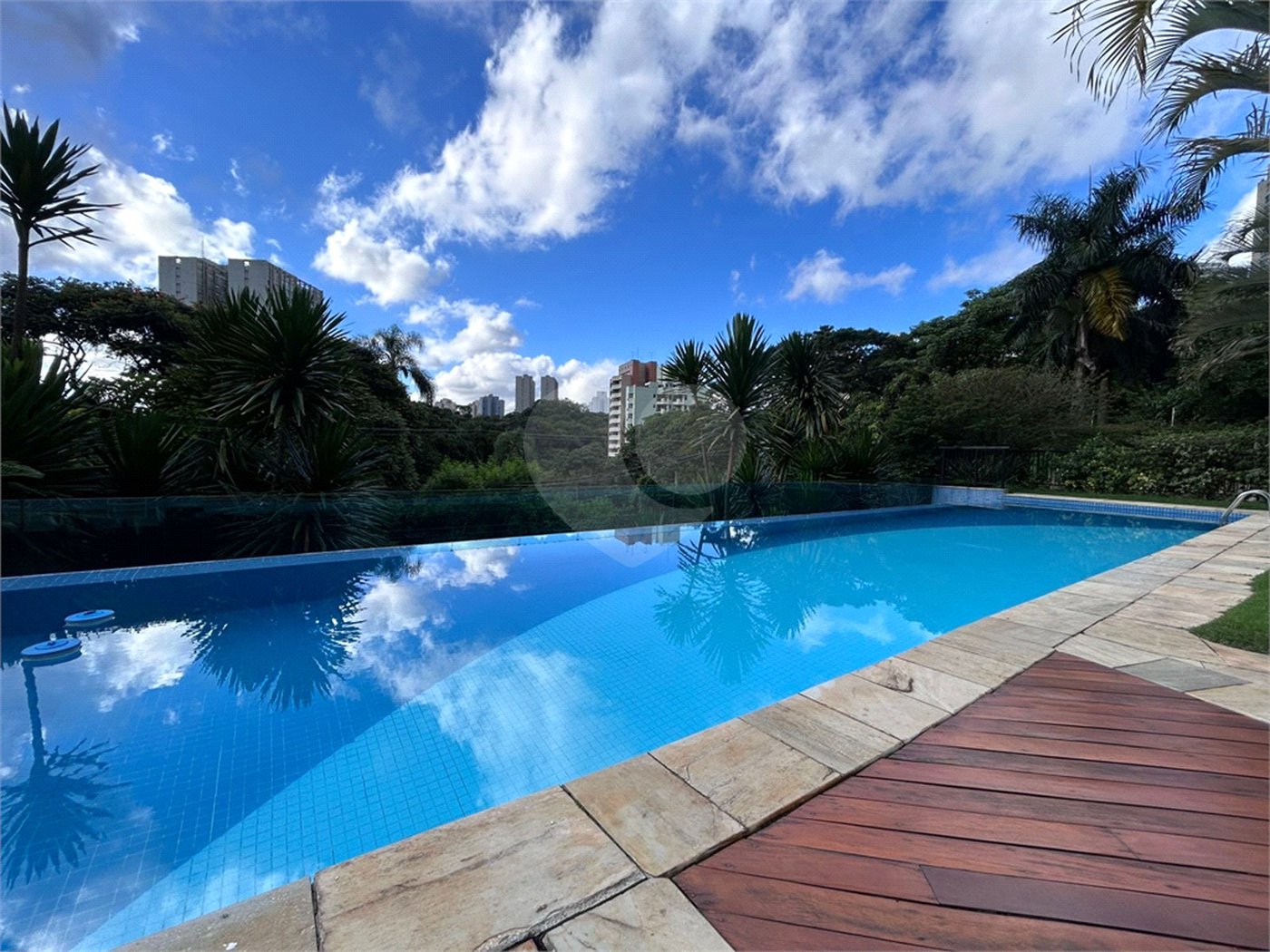 Apartamento à venda com 3 suítes em Vila Suzana, São Paulo, SP