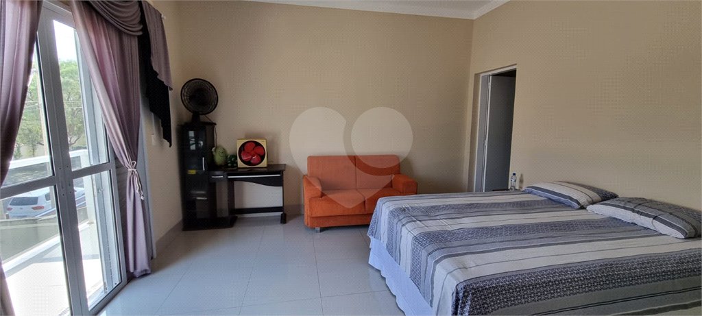 Casa à venda com 3 quartos, sendo 1 suíte, no condomínio Chácaras do Lago, Vinhedo - SP