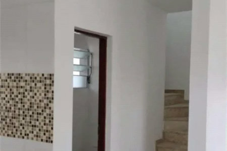 Sobrado à venda com 3 quartos em Jardim Estela Mari, Cotia, SP
