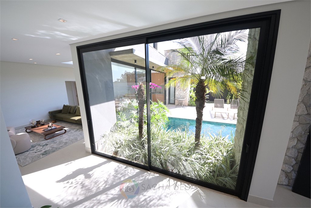 Casa à venda com 4 suítes no condomínio Villa dos Pinheiros, Indaiatuba - SP