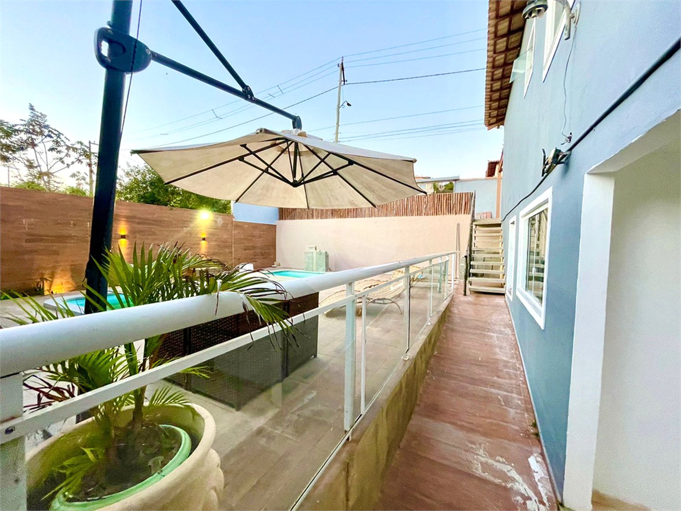 Casa em condomínio à venda com 3 quartos, sendo 2 suítes,  em Praia Rasa, Armação dos Búzios, RJ