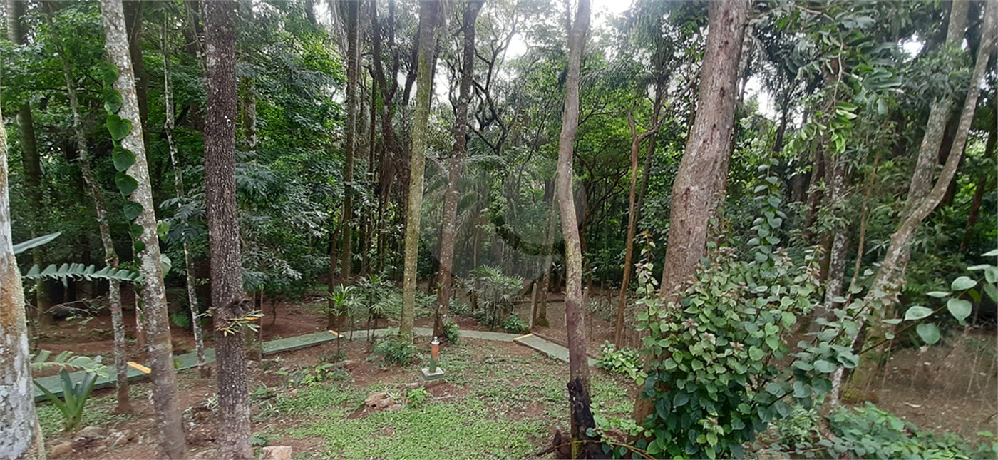 Sobrado à venda com 4 quartos, sendo 3 suítes, em Serra da Cantareira, Mairiporã, SP