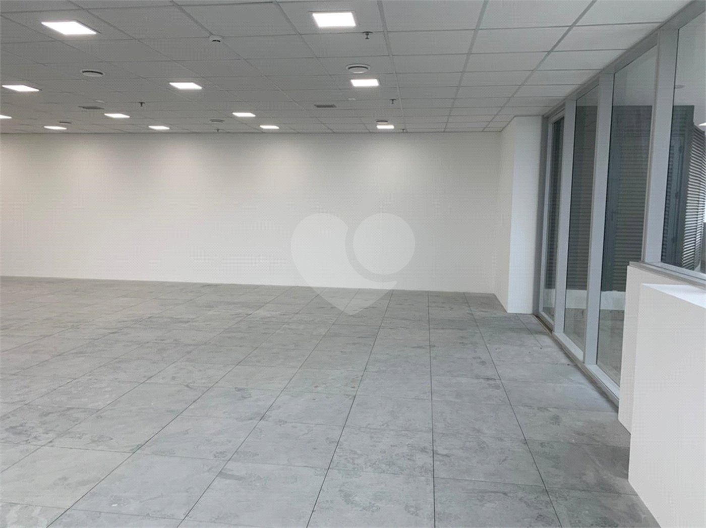 Sala à venda em Várzea de Baixo, São Paulo, SP
