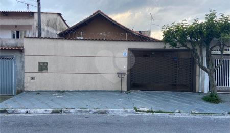 Casa à venda com 3 quartos, sendo 2 suítes,  em Jardim Medina, Poá, SP