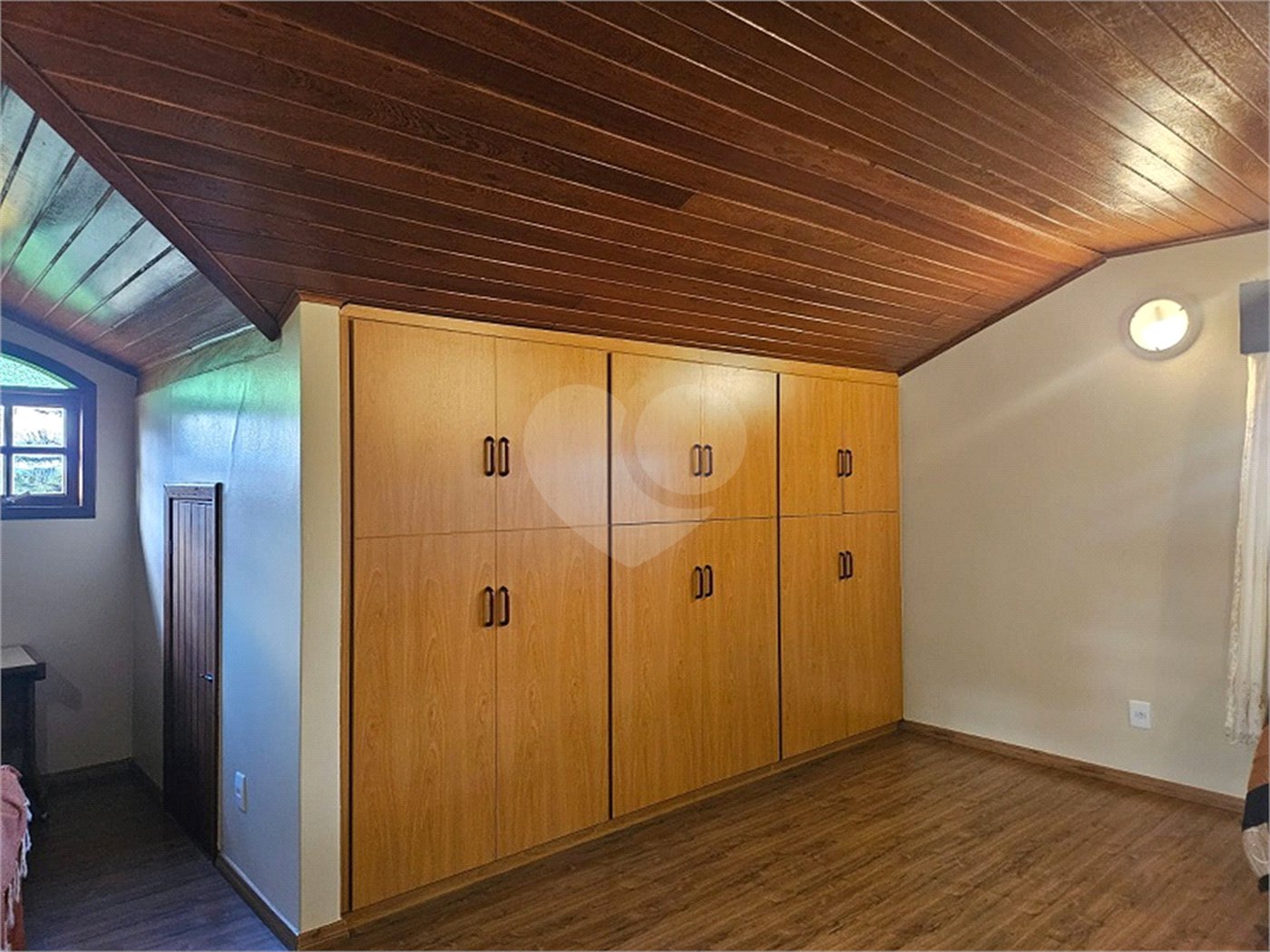 Casa à venda com 4 quartos, sendo 3 suítes, em Jardim Tapajós, Atibaia, SP