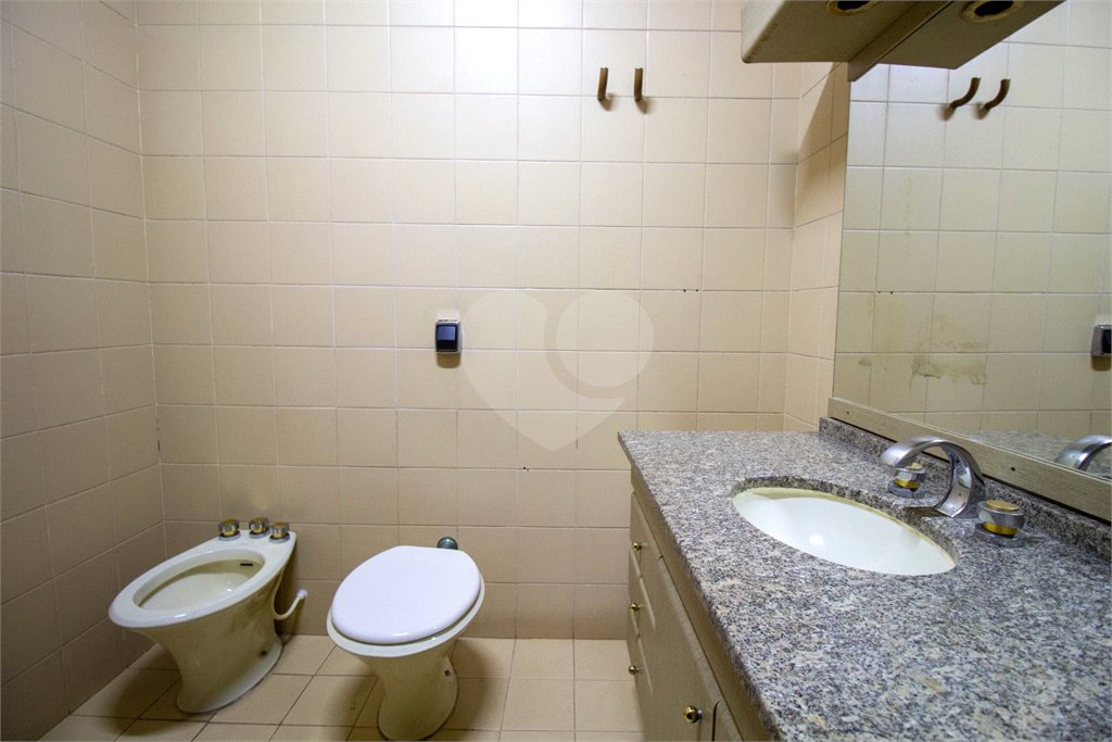Casa à venda ou para alugar com 4 quartos, sendo 1 suíte, no Centro, São Roque, SP