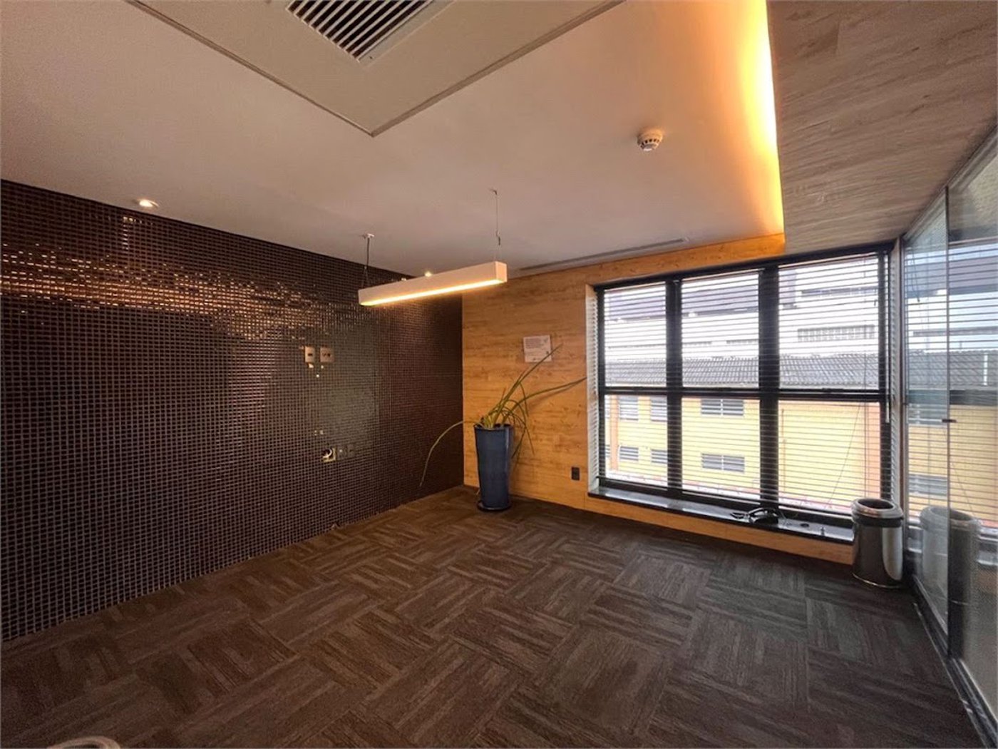 Prédio Corporativo em Santos | 4 Pavimentos | Galpão com Pé-Direito Duplo | Estrutura para +200 Pessoas | Compra Ou Locação