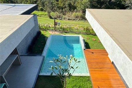 Casa à venda com 4 suítes no condomínio Florais da Mata, Várzea Grande - MT