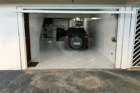 Casa à venda com 3 quartos, sendo 1 suíte, no condomínio Residencial Gabriela, São Paulo - SP