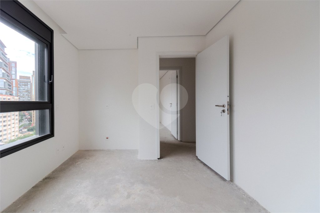 Apartamento à venda com 3 suítes em Vila Nova Conceição, São Paulo, SP